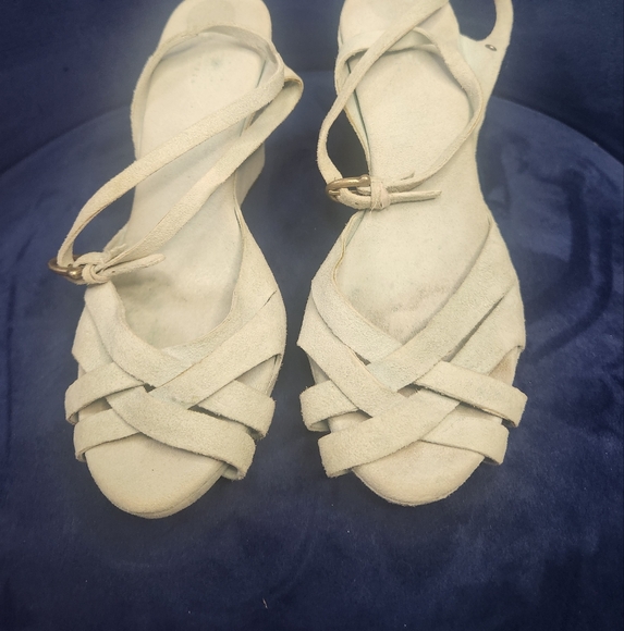 UGG Mint suede Wedges. - Picture 2 of 6